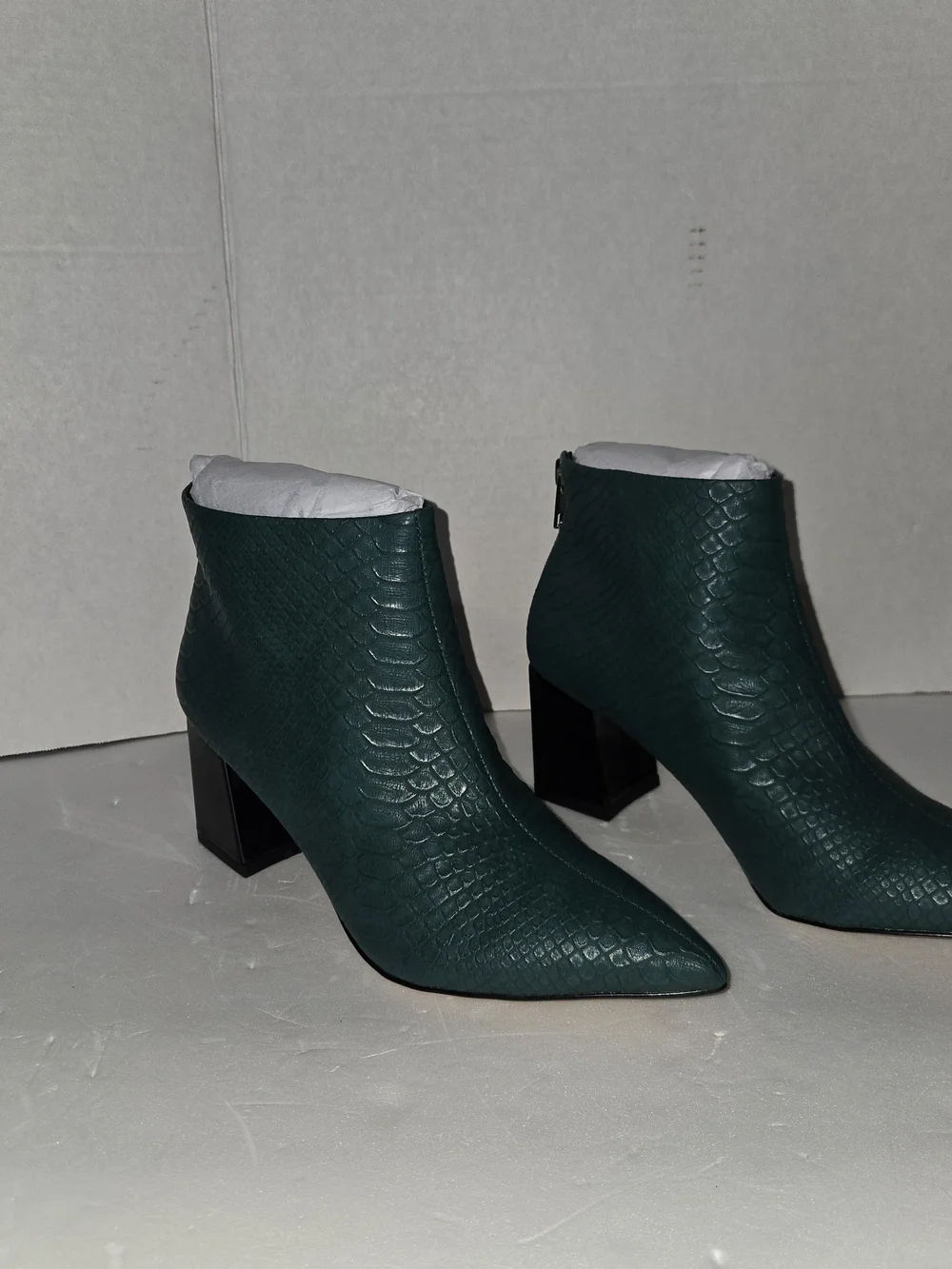 VHNY Teal Textured Pointed Toe Ankle Booties Size 6 NEW